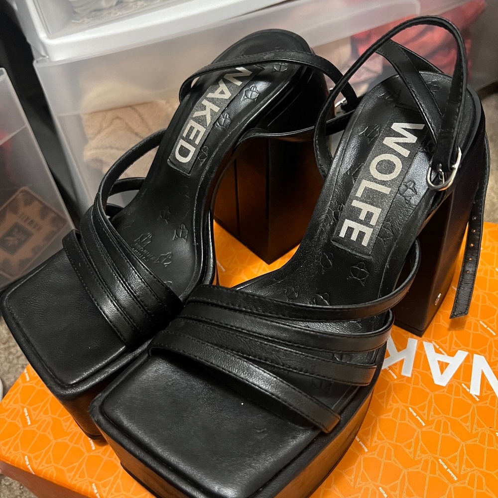 Jada black leather naked Wolfe size 6
